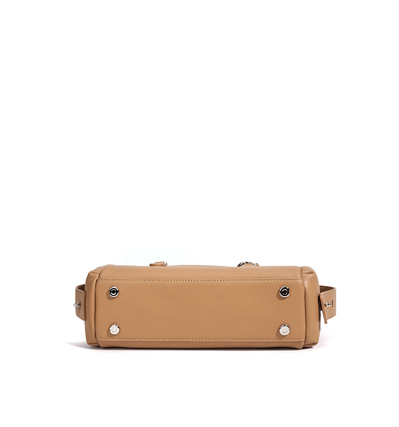 Custom Leather Bag Manufacturers Cowhide Underarm Shoulder Bag with Pendant Genuine Leather Adjustable Strap Messenger Bags