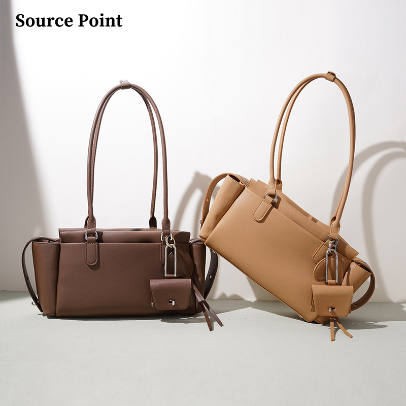 Custom Leather Bag Manufacturers Cowhide Underarm Shoulder Bag with Pendant Genuine Leather Adjustable Strap Messenger Bags