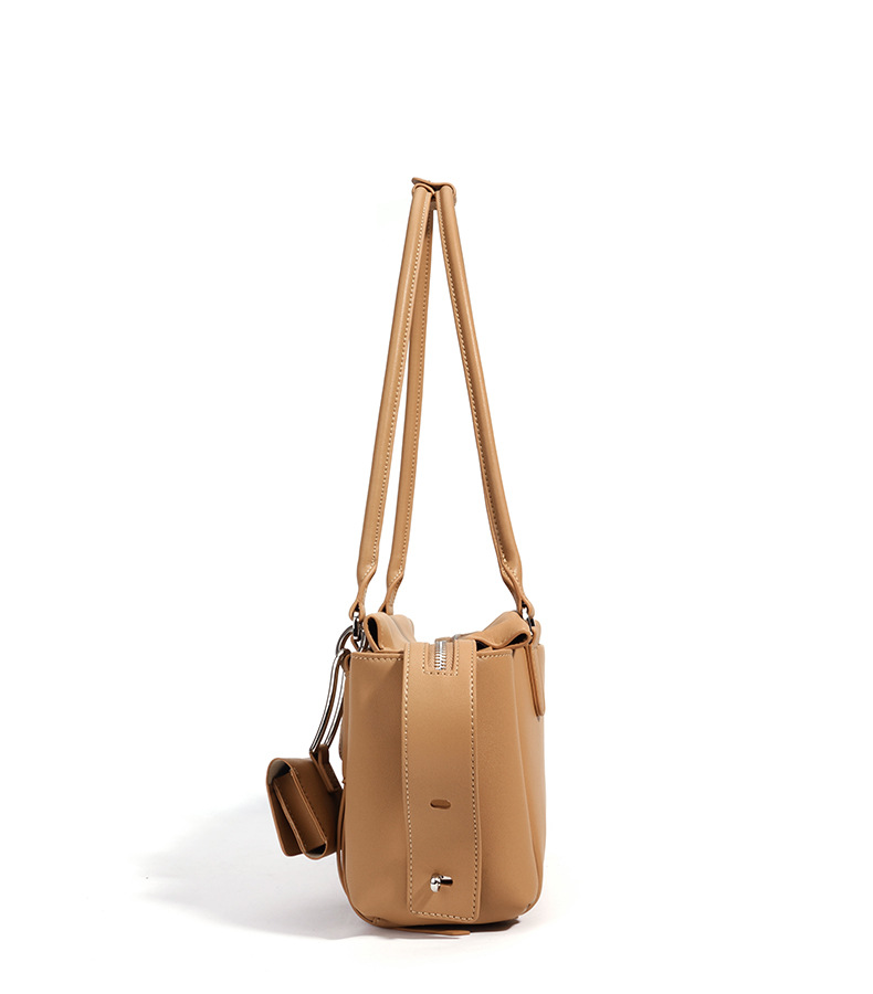 Custom Leather Bag Manufacturers Cowhide Underarm Shoulder Bag with Pendant Genuine Leather Adjustable Strap Messenger Bags