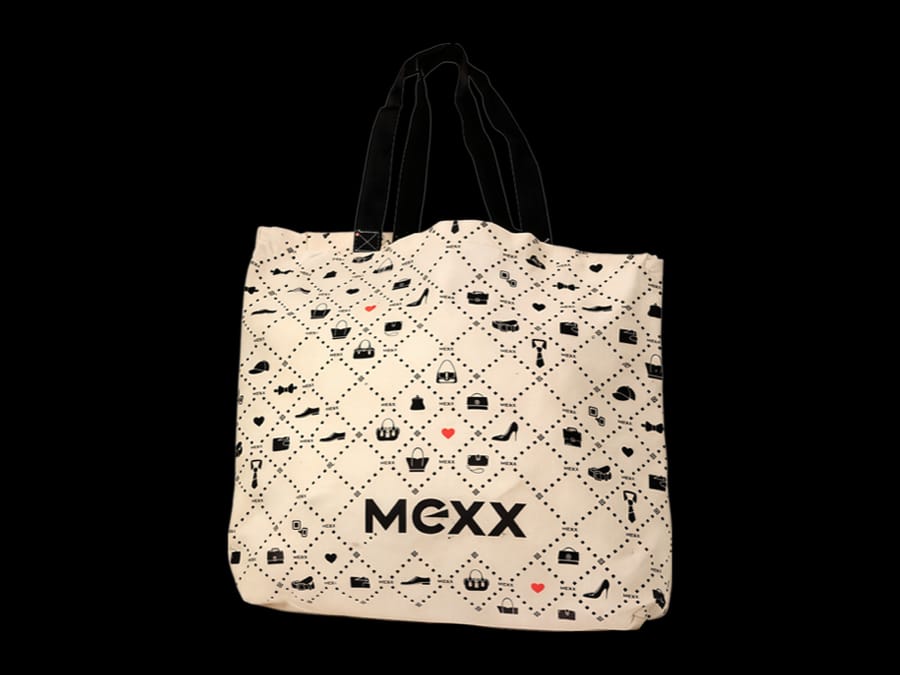 All-over pattern printed cotton tote production sample